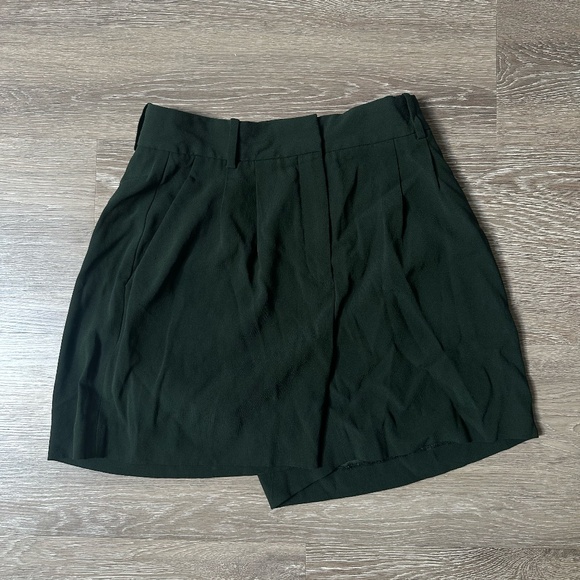 Size 4 Forest Green Babaton Effortless Short Curve-Fit Mid-Thigh - Picture 1 of 2